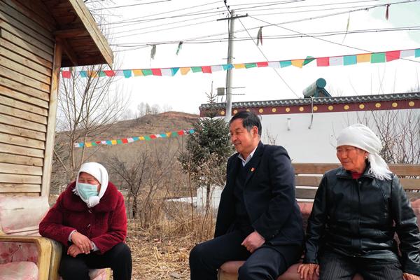  瞭望丨自费筹建“老年之家”的村支书播 