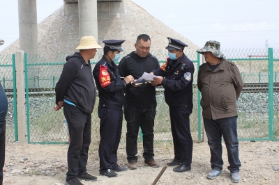  连湖站派出所深入牧区开展爱路护路宣传活动 