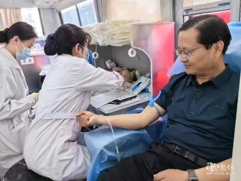  海东市第二人民医院组织医务人员开展无偿献血活动 