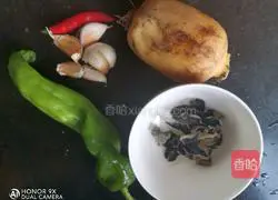 木耳炒莲藕的做法图解1
