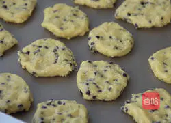 比趣多多好吃的“美式巧克力豆曲奇”的做法图解6