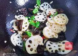 木耳炒莲藕的做法图解12